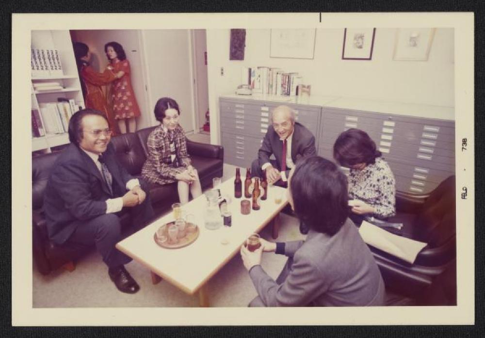 Noguchi with guests at exhibition opening, Minami Gallery, 1973