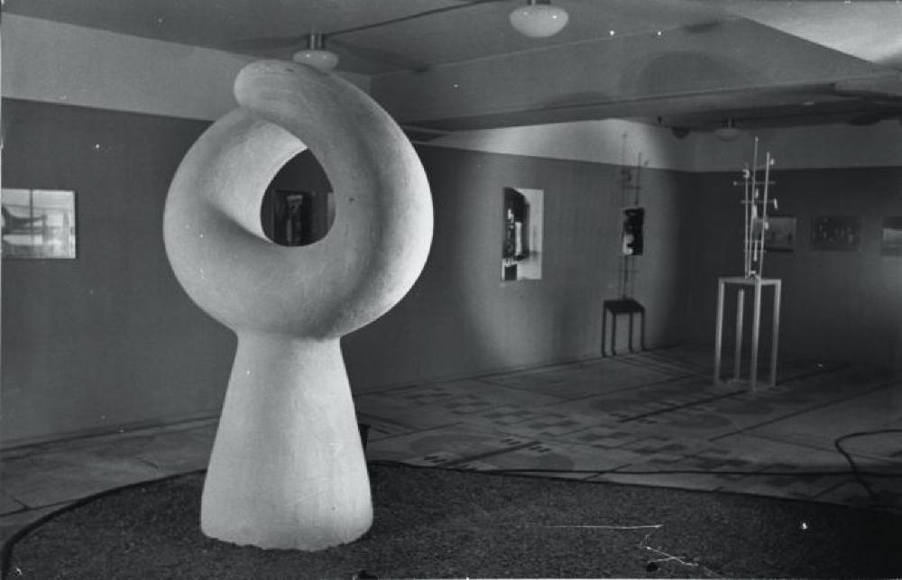 Exhibition photograph: "Isamu Noguchi," Mitsukoshi Department Store (August 18 - 27, 1950) - Photograph: Isamu Noguchi