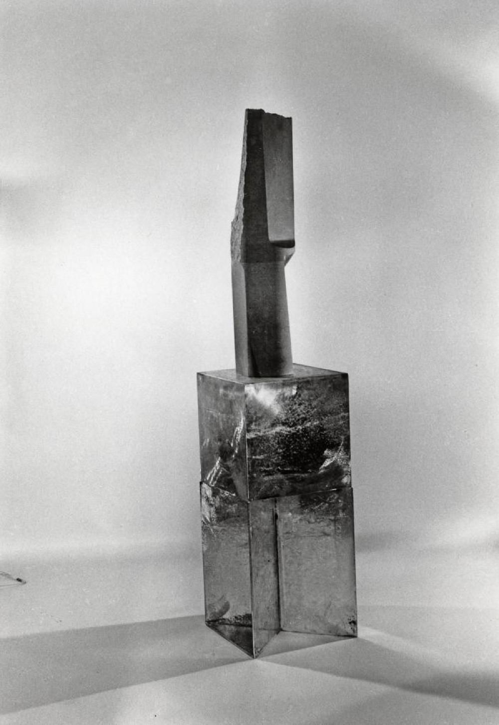 Vertical Core Stone, image 4