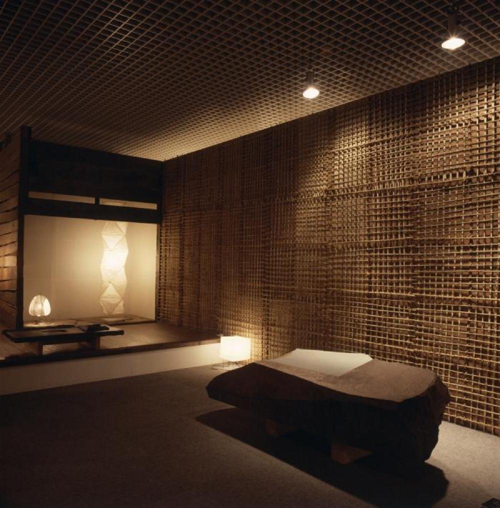 Installation view of "Space of Akari & Stone," Yurakucho Art Forum (Seibu Museum of Art), February 9, 1985 – February 20, 1985.