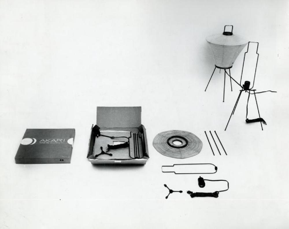 Akari Lamp 5A with its box and elements