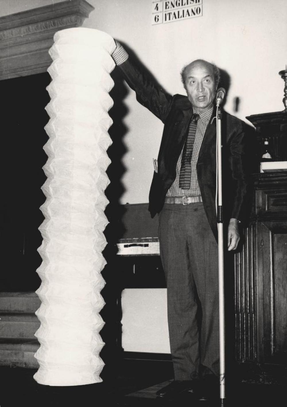Isamu Noguchi in Venice, giving lecture with Akari
