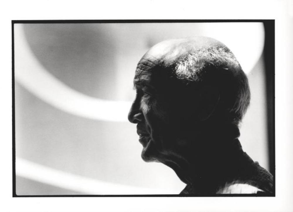 Isamu Noguchi with Slide Mantra in Venice for the 1986 Biennale