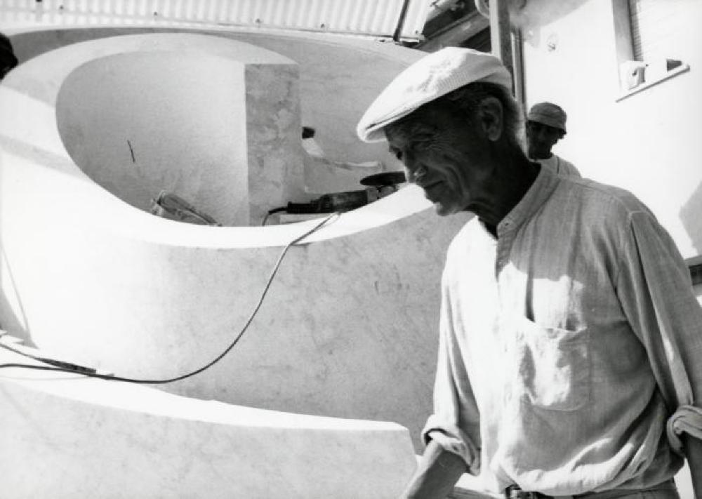 Installation process for "Isamu Noguchi:  What is Sculpture?," 1986 Venice Biennale, June 29, 1986 - September 28, 1986.