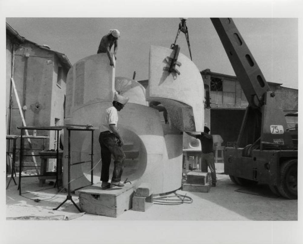 Installation process of "Isamu Noguchi:  What is Sculpture?," 1986 Venice Biennale, June 29, 1986 - September 28, 1986.