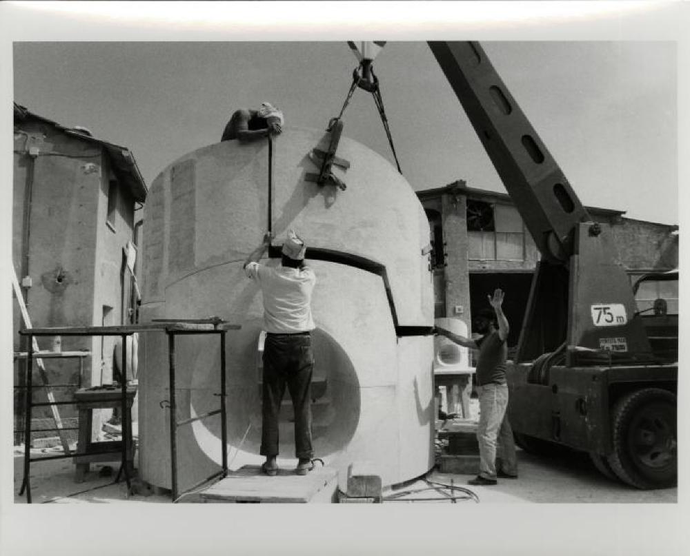 Installation process for "Isamu Noguchi:  What is Sculpture?," 1986 Venice Biennale, June 29, 1986 - September 28, 1986.