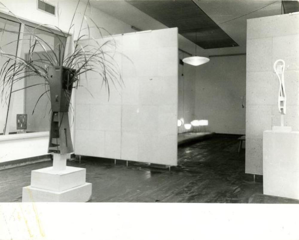 Installation view of "Isamu Noguchi Exhibition," Museum of Modern Art, Kamakura