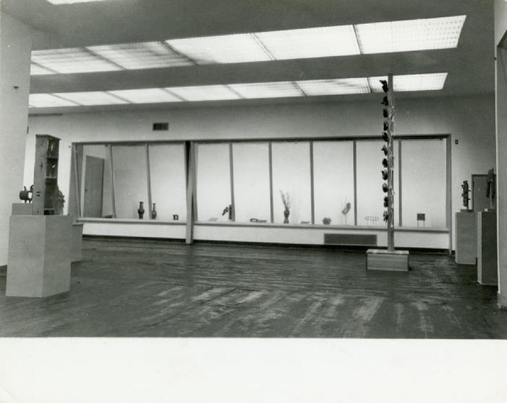 Installation view of "Isamu Noguchi Exhibition," Museum of Modern Art, Kamakura