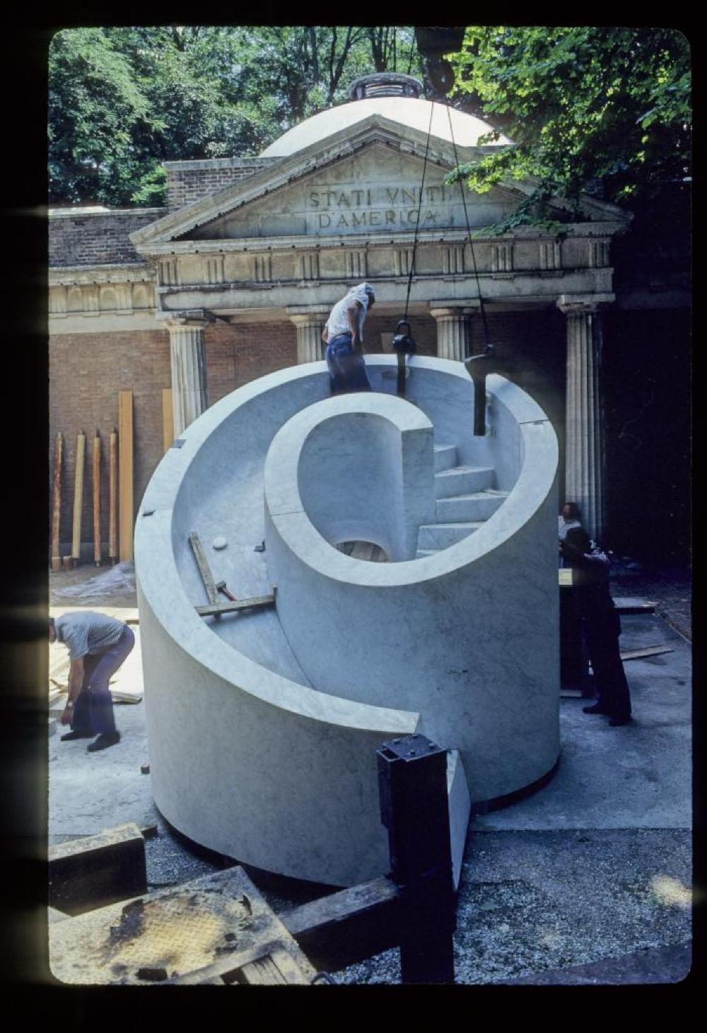Installation process for "Isamu Noguchi: What is Sculpture," 1986 Venice Biennale