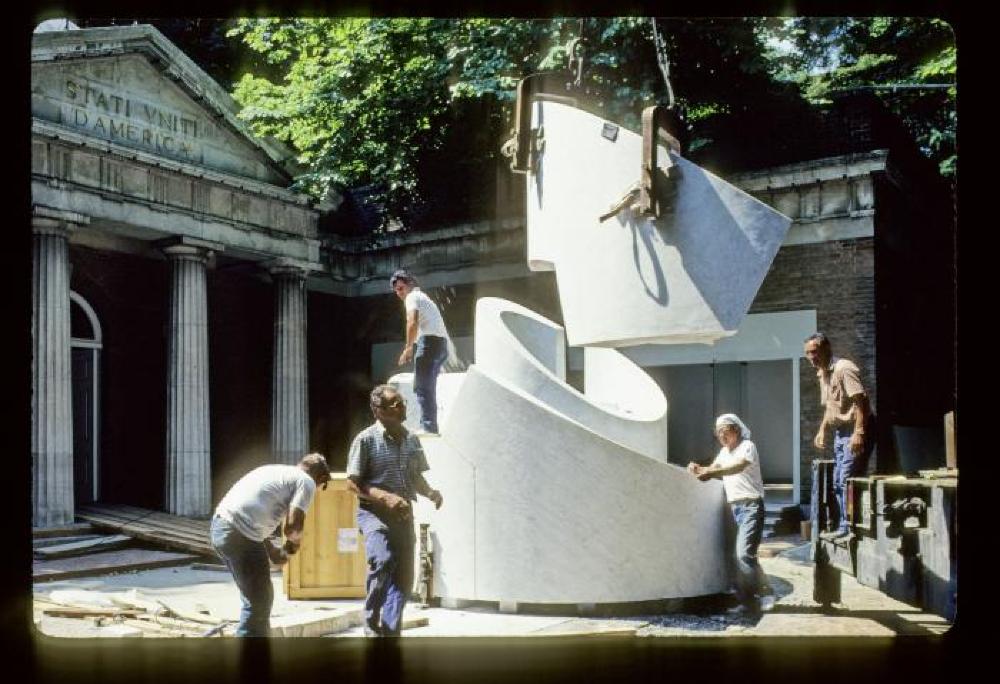 Installation process for "Isamu Noguchi: What is Sculpture," 1986 Venice Biennale