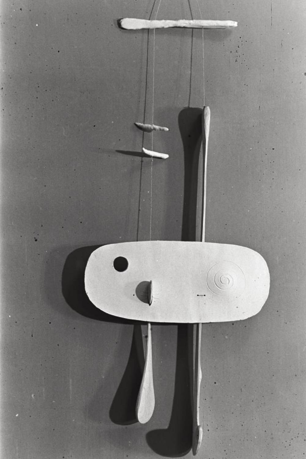 Installation view of "Isamu Noguchi," Mitsukoshi Department Store exhibition (Nihombashi Head Store); Kakemono