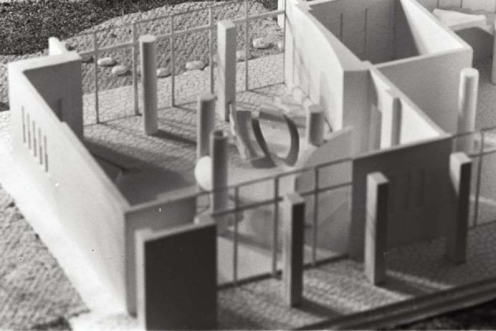 Installation view of "Isamu Noguchi," Mitsukoshi Department Store exhibition (Nihombashi Head Store); Model for Faculty Room and Garden, Shin Banraisha, Keio University