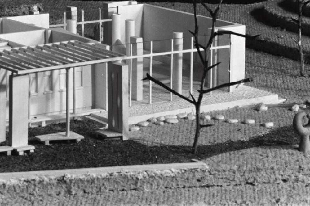 Installation view of "Isamu Noguchi," Mitsukoshi Department Store exhibition (Nihombashi Head Store); Model for Faculty Room and Garden, Shin Banraisha, Keio University