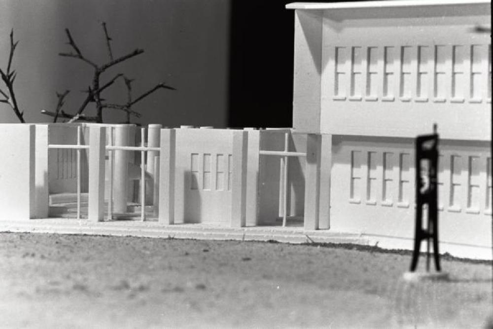 Installation view of "Isamu Noguchi," Mitsukoshi Department Store exhibition (Nihombashi Head Store); Model for Faculty Room and Garden, Shin Banraisha, Keio University