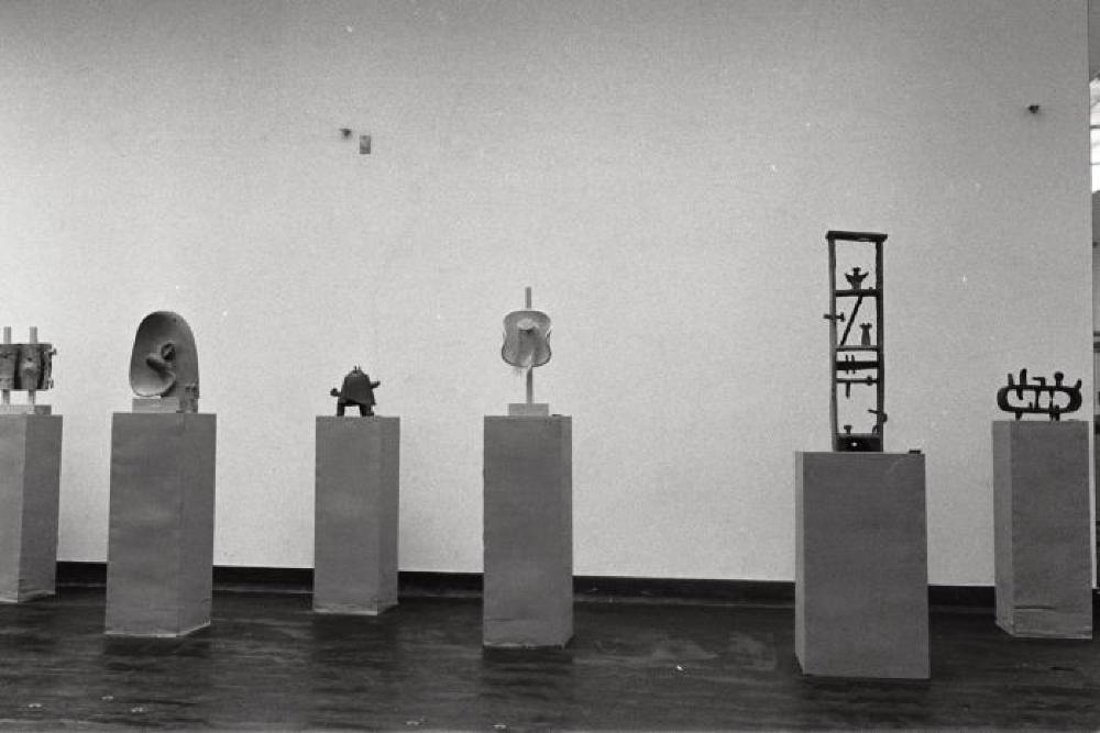 Installation view of "Isamu Noguchi Exhibition," Museum of Modern Art, Kamakura 