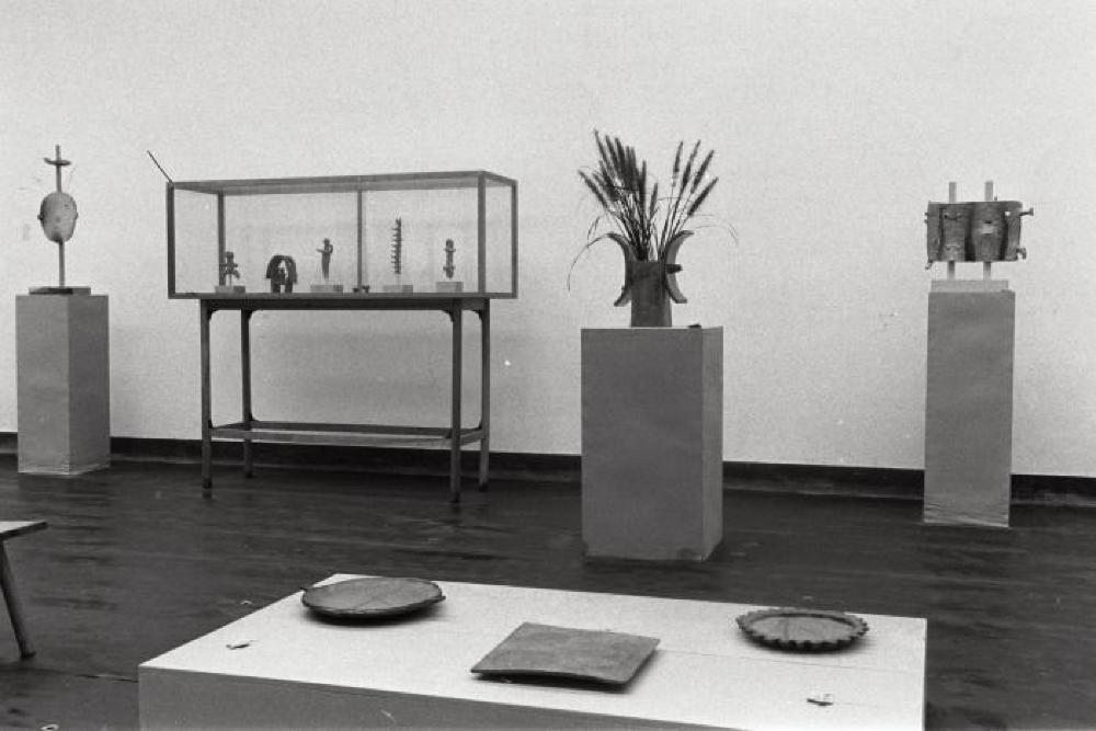 Installation view of "Isamu Noguchi Exhibition," Museum of Modern Art, Kamakura 