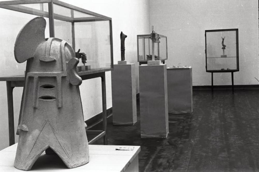 Installation view of "Isamu Noguchi Exhibition," Museum of Modern Art, Kamakura 