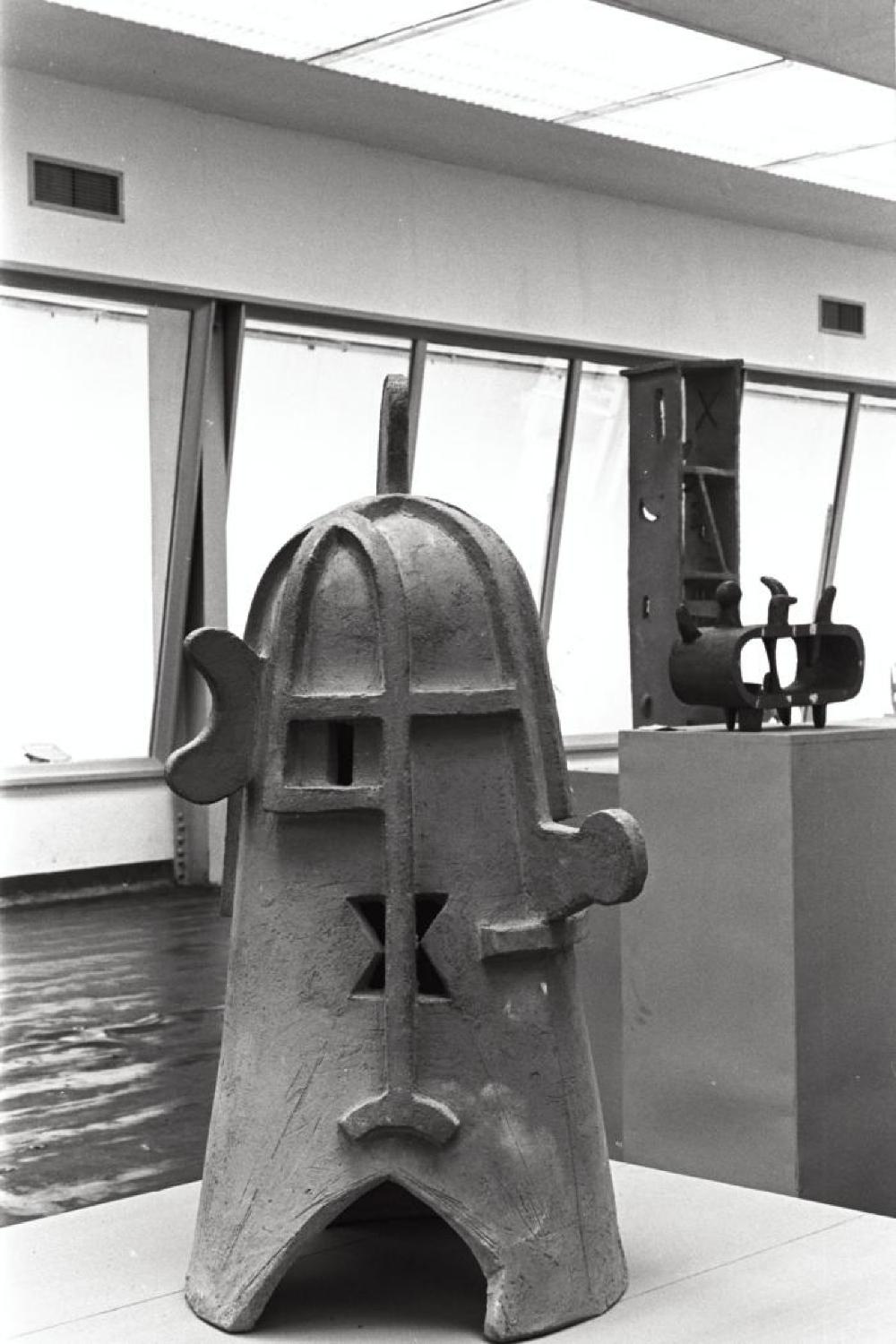 Installation view of "Isamu Noguchi Exhibition," Museum of Modern Art, Kamakura 