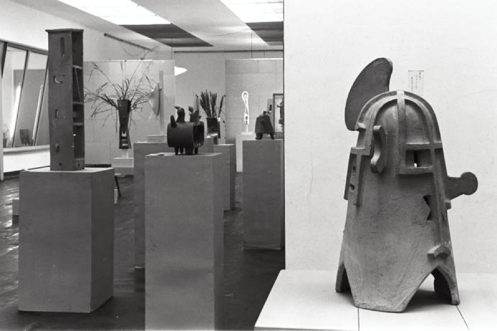Installation view of "Isamu Noguchi Exhibition," Museum of Modern Art, Kamakura 