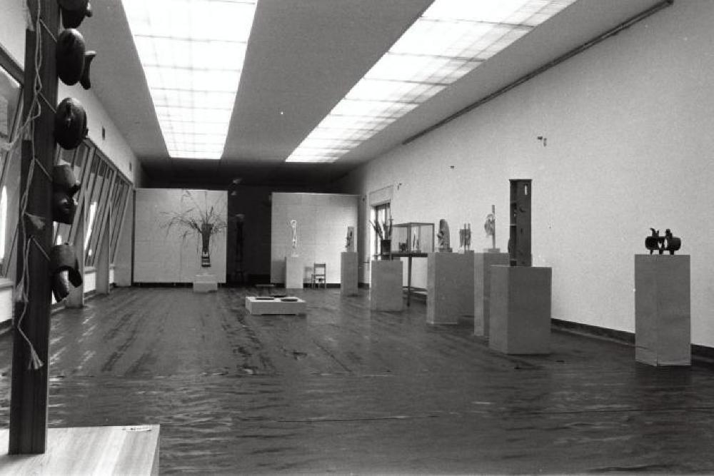 Installation view of "Isamu Noguchi Exhibition," Museum of Modern Art, Kamakura 