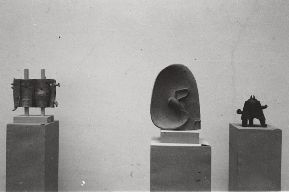 Installation view of "Isamu Noguchi Exhibition," Museum of Modern Art, Kamakura 