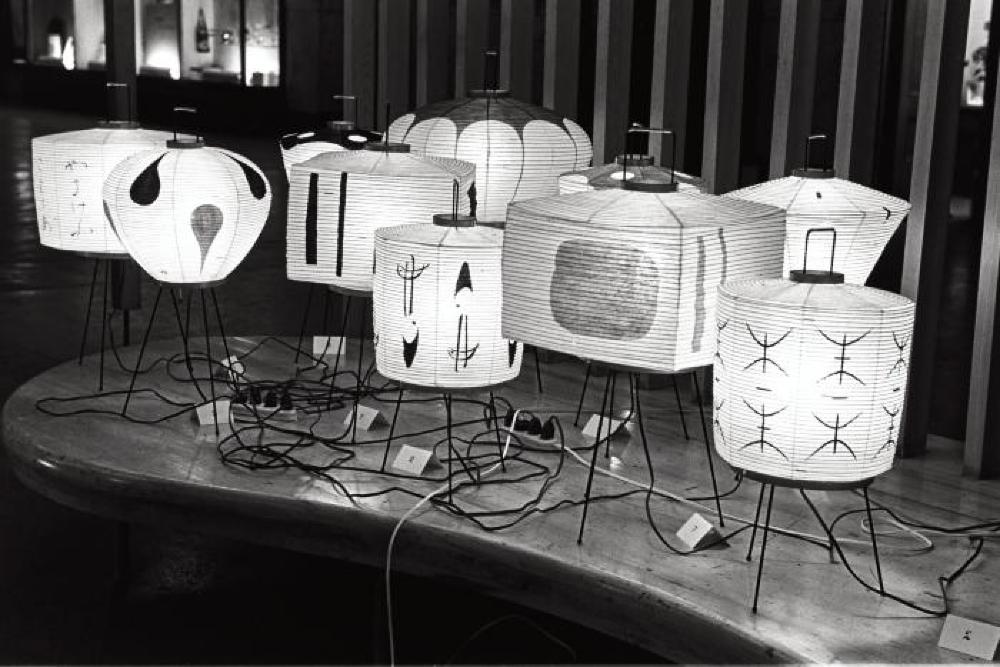 Installation view of "Isamu Noguchi Exhibition," Chuo Koron Gallery 