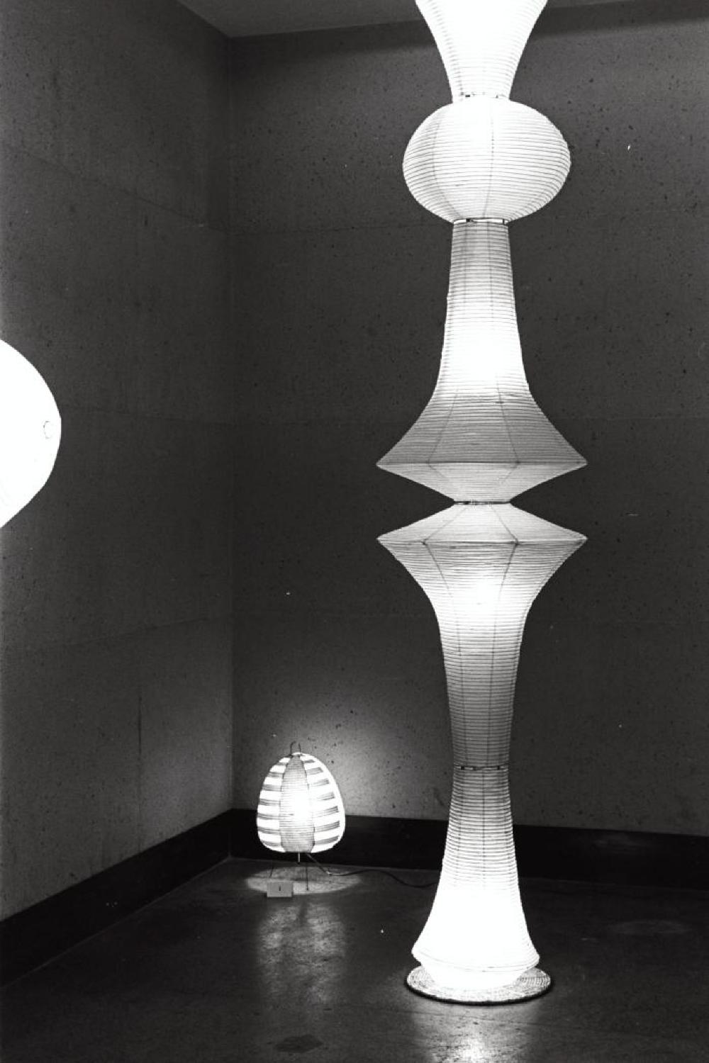 Installation view of "Isamu Noguchi Exhibition," Chuo Koron Gallery 