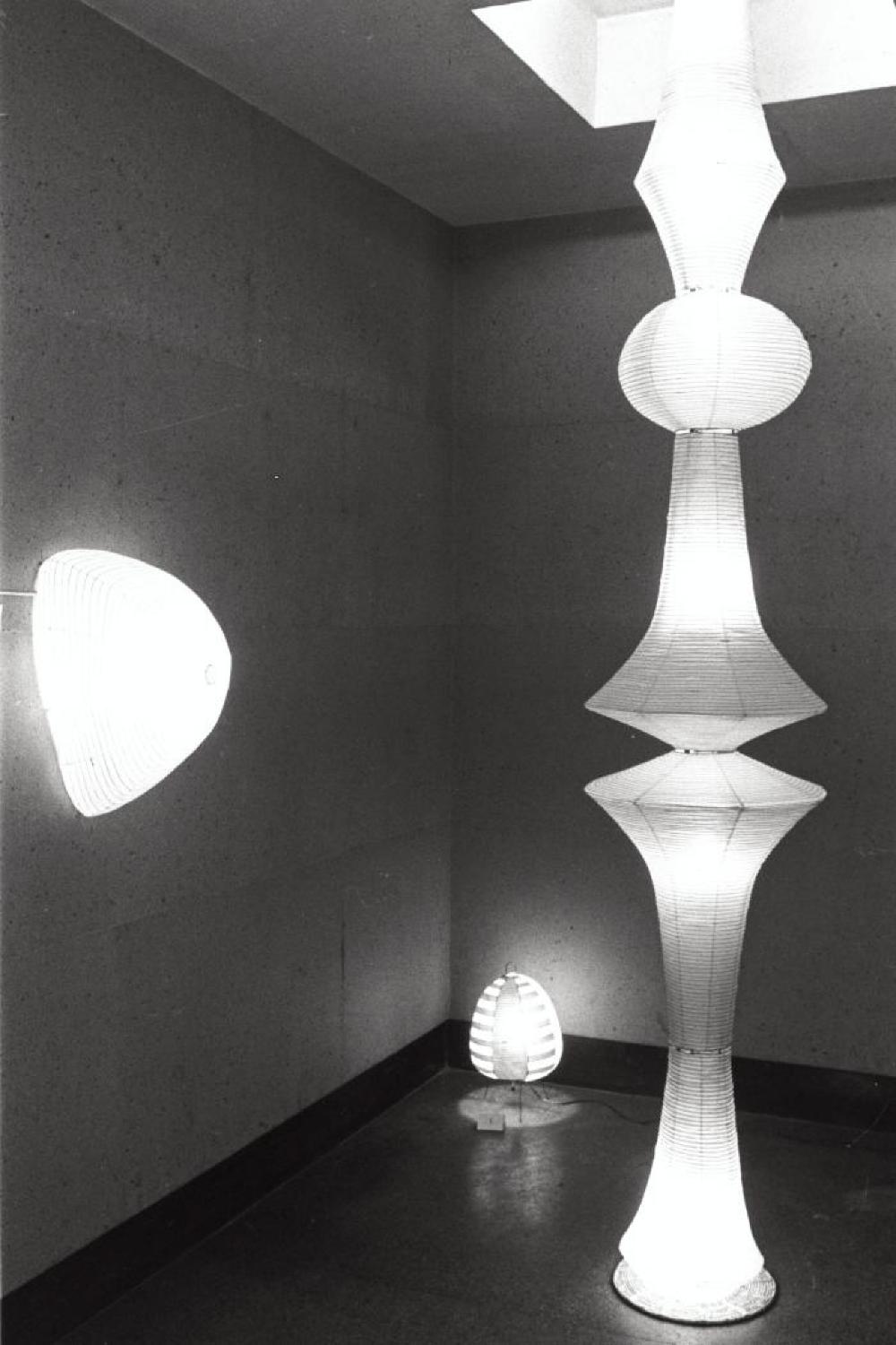 Installation view of "Isamu Noguchi Exhibition," Chuo Koron Gallery 