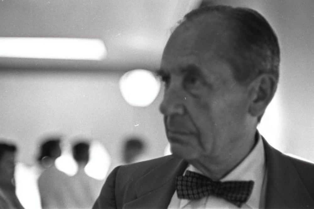 Walter Gropius at "Isamu Noguchi Exhibition," Chuo Koron Gallery 