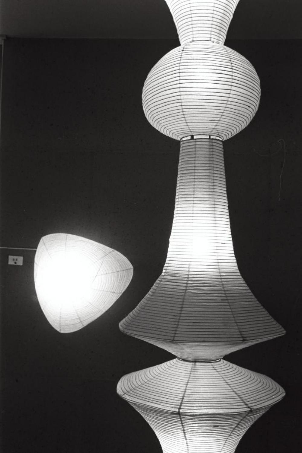 Installation view of "Isamu Noguchi Exhibition," Chuo Koron Gallery 