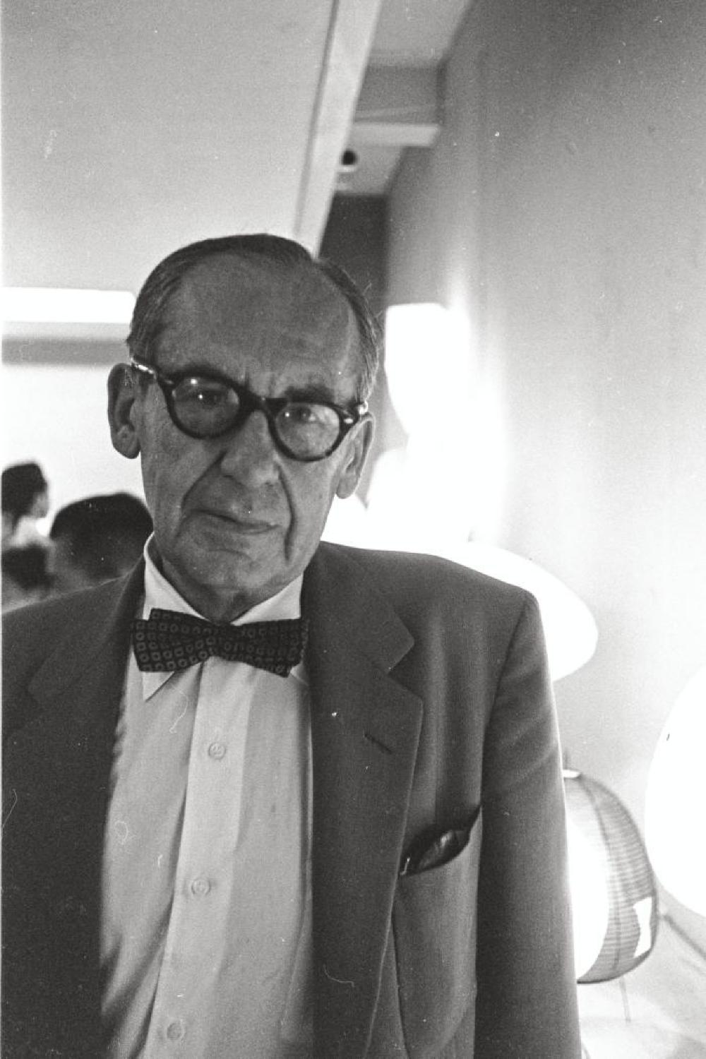 Walter Gropius at "Isamu Noguchi Exhibition," Chuo Koron Gallery 