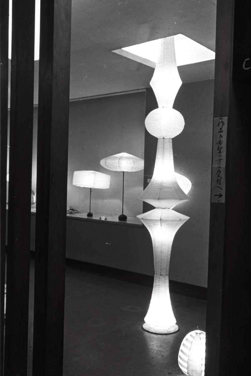 Installation view of "Isamu Noguchi Exhibition," Chuo Koron Gallery 