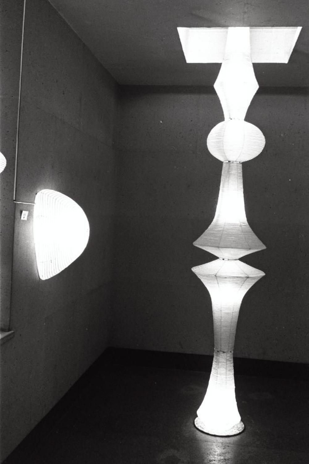 Installation view of "Isamu Noguchi Exhibition," Chuo Koron Gallery 