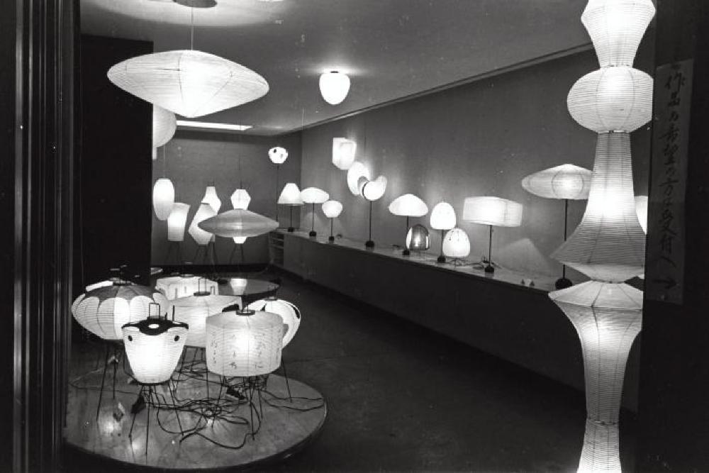 Installation view of "Isamu Noguchi Exhibition," Chuo Koron Gallery 