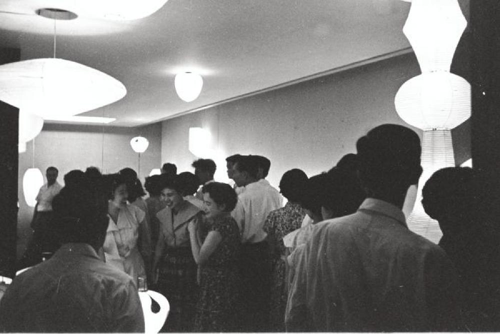 Installation view of "Isamu Noguchi Exhibition" with visitors, Chuo Koron Gallery