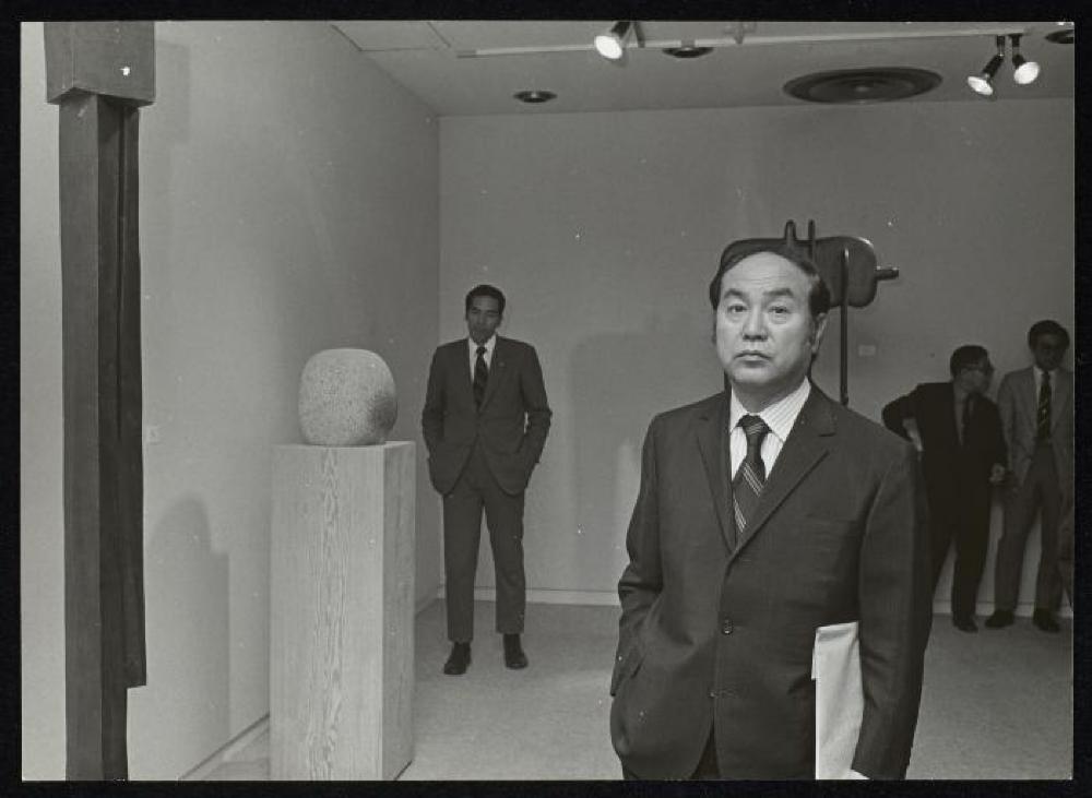 Yusaku Kamekura and Tadashi Yamamoto (background) at opening of "Isamu Noguchi," Minami Gallery