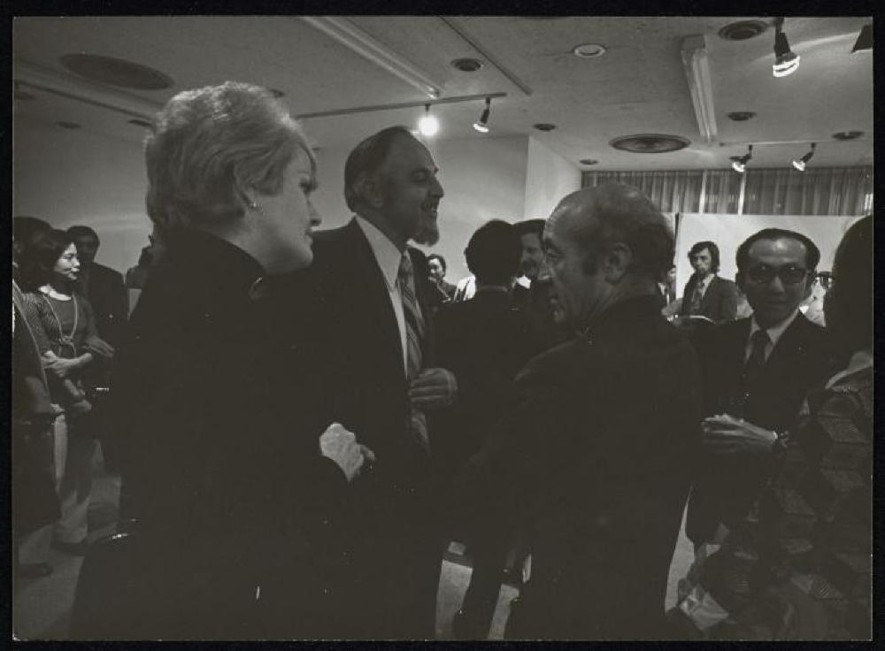 Isamu Noguchi at opening for "Isamu Noguchi," Minami Gallery 