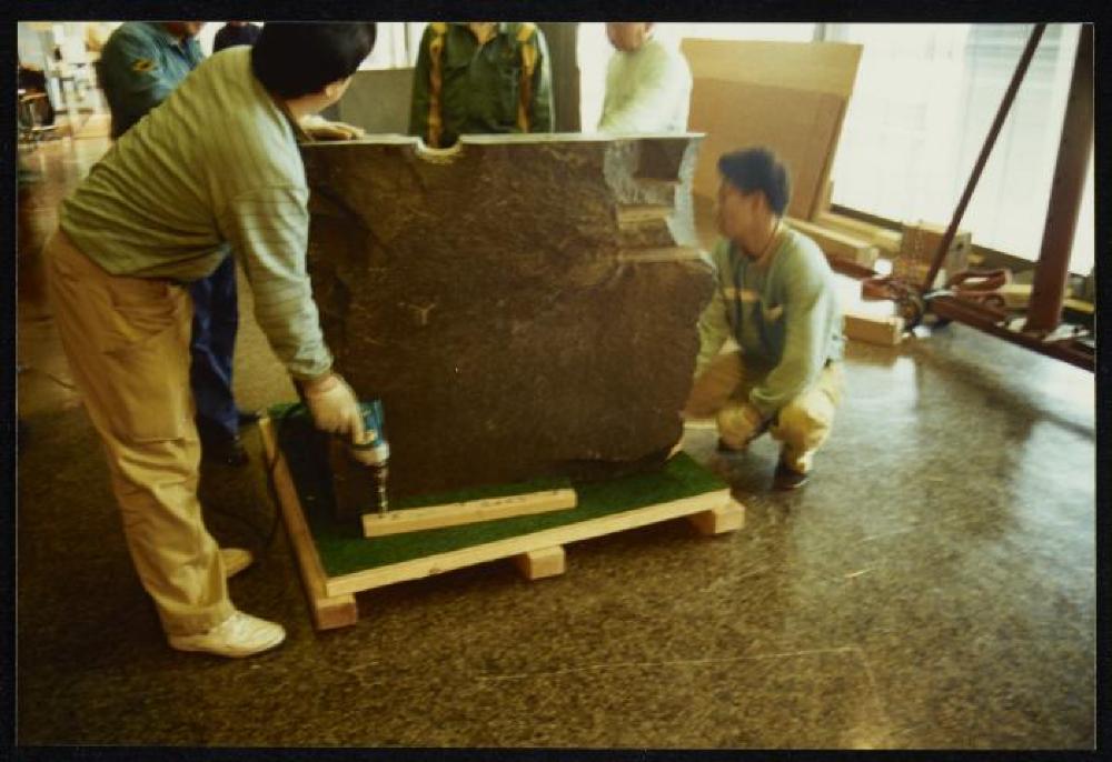 Installation process for "Isamu Noguchi Retrospective 1992," National Museum of Modern Art, Tokyo