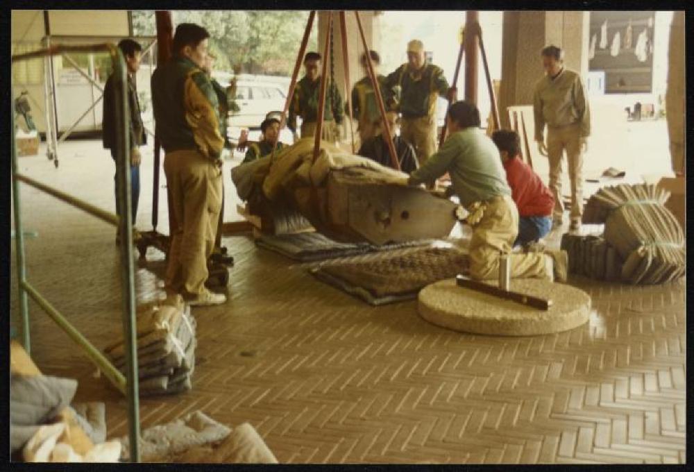 Installation process for "Isamu Noguchi Retrospective 1992," National Museum of Modern Art, Tokyo