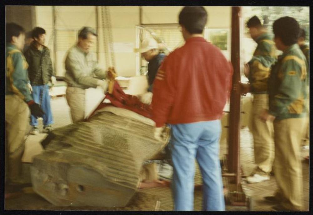 Installation process for "Isamu Noguchi Retrospective 1992," National Museum of Modern Art, Tokyo