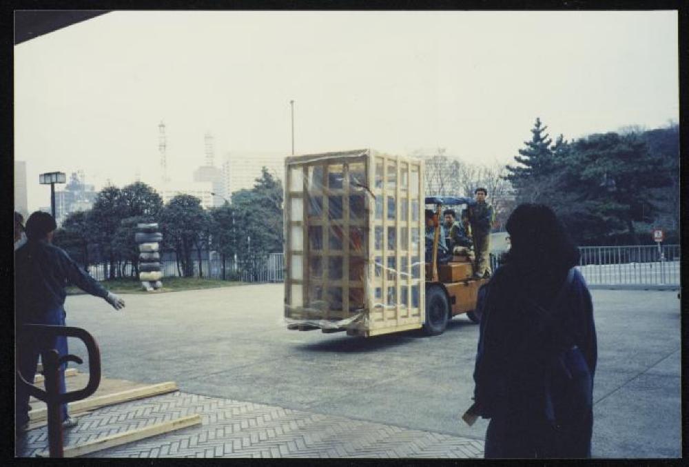 Installation process for "Isamu Noguchi Retrospective 1992," National Museum of Modern Art, Tokyo