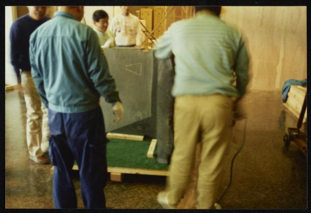 Installation process for "Isamu Noguchi Retrospective 1992," National Museum of Modern Art, Tokyo