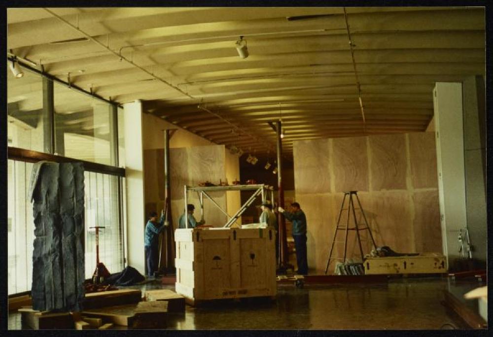 Installation process for "Isamu Noguchi Retrospective 1992," National Museum of Modern Art, Tokyo