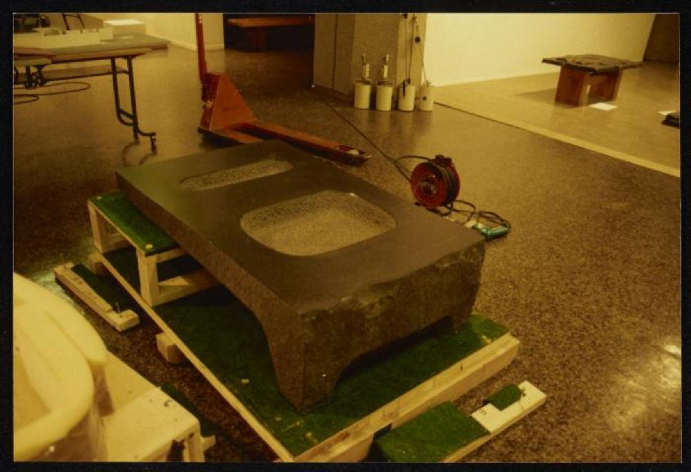 Installation process for "Isamu Noguchi Retrospective 1992," National Museum of Modern Art, Tokyo