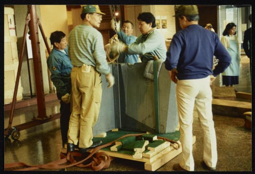 Installation process for "Isamu Noguchi Retrospective 1992," National Museum of Modern Art, Tokyo