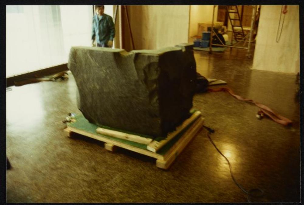 Installation process for "Isamu Noguchi Retrospective 1992," National Museum of Modern Art, Tokyo