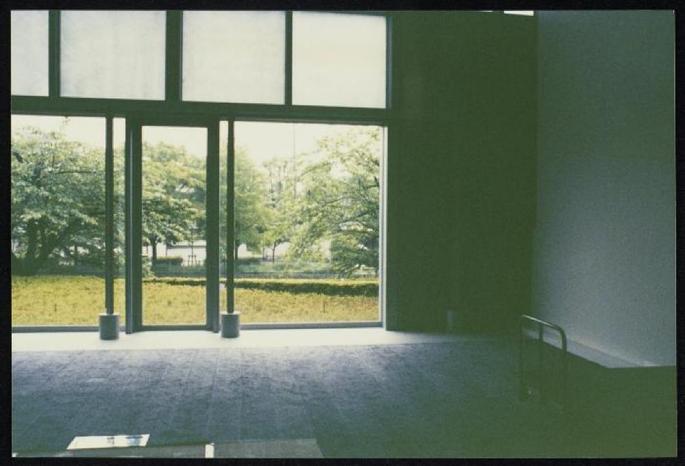 Installation process for "Isamu Noguchi Retrospective 1992," National Museum of Modern Art, Kyoto (travel venue)