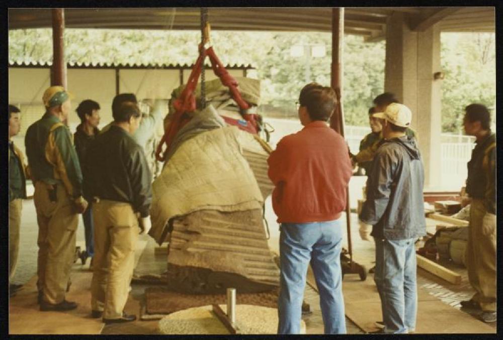 Installation process for "Isamu Noguchi Retrospective 1992," National Museum of Modern Art, Tokyo