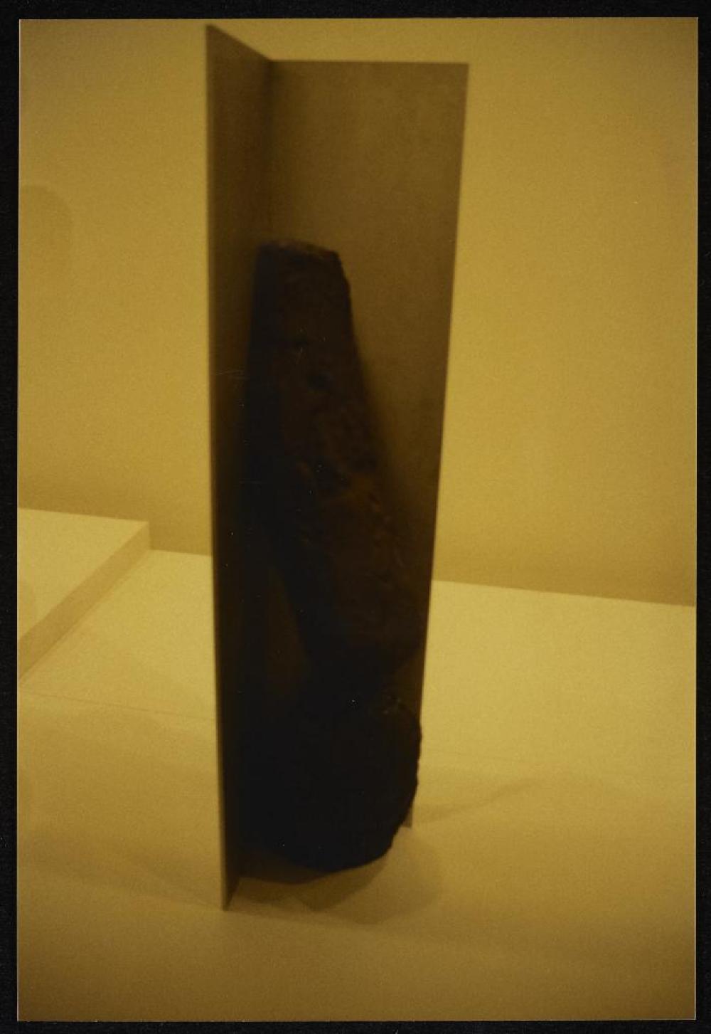 Installation process for "Isamu Noguchi Retrospective 1992," National Museum of Modern Art, Kyoto (travel venue)