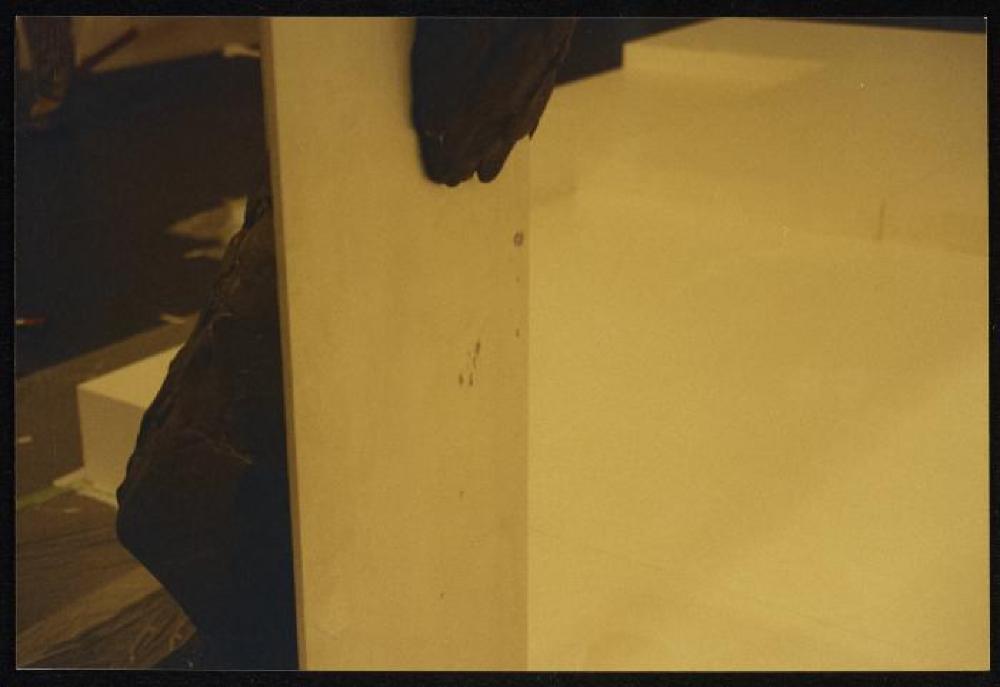 Installation process for "Isamu Noguchi Retrospective 1992," National Museum of Modern Art, Kyoto (travel venue)